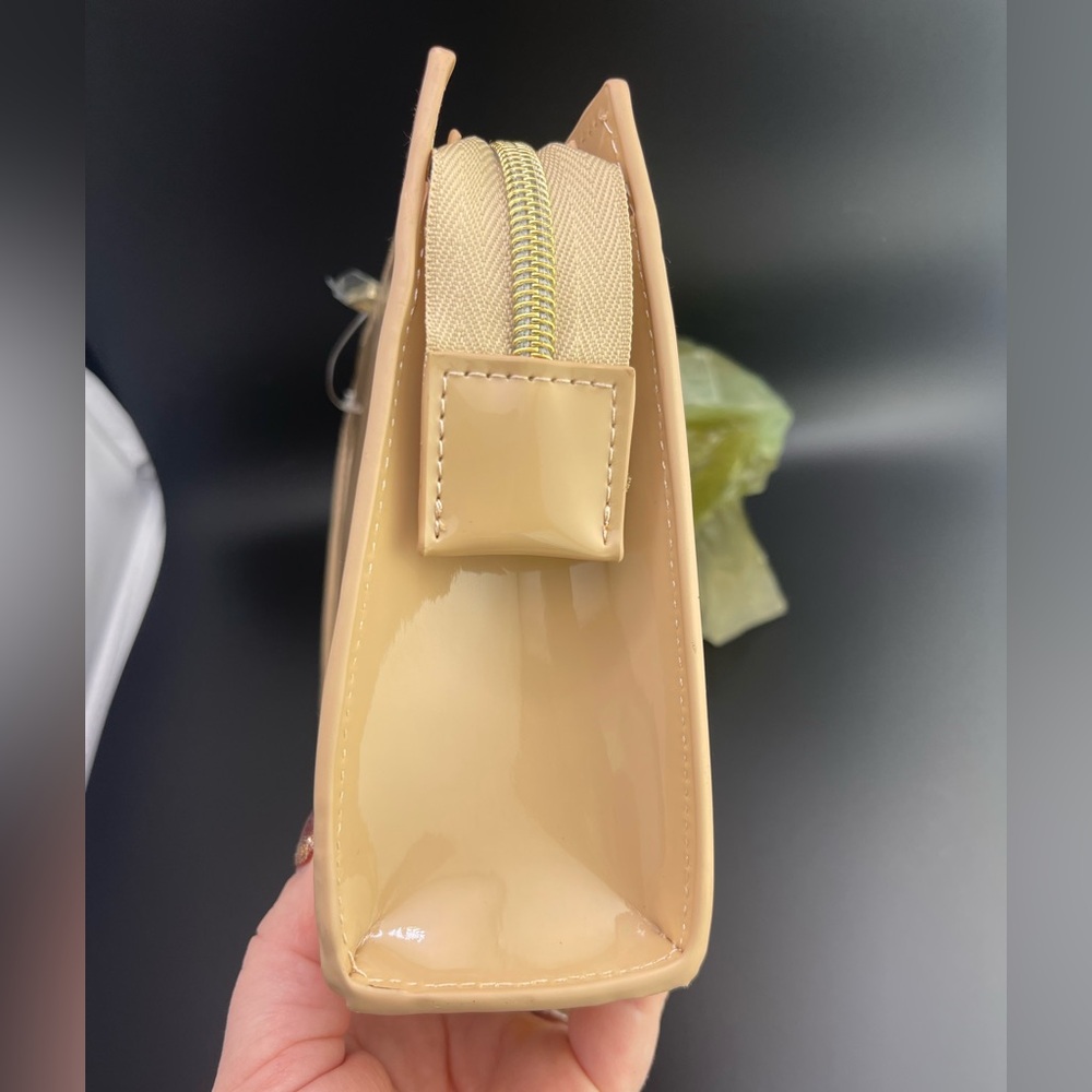 Marc Jacob’s Beige Patent Cosmetic bag or Clutch - Picture 4 of 5